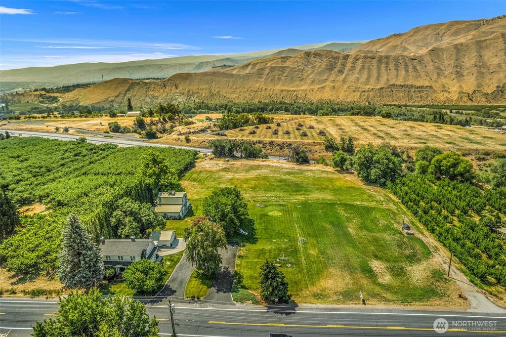 Photo of 1105 Easy Street, Wenatchee, WA 98801 (MLS # 2551669)