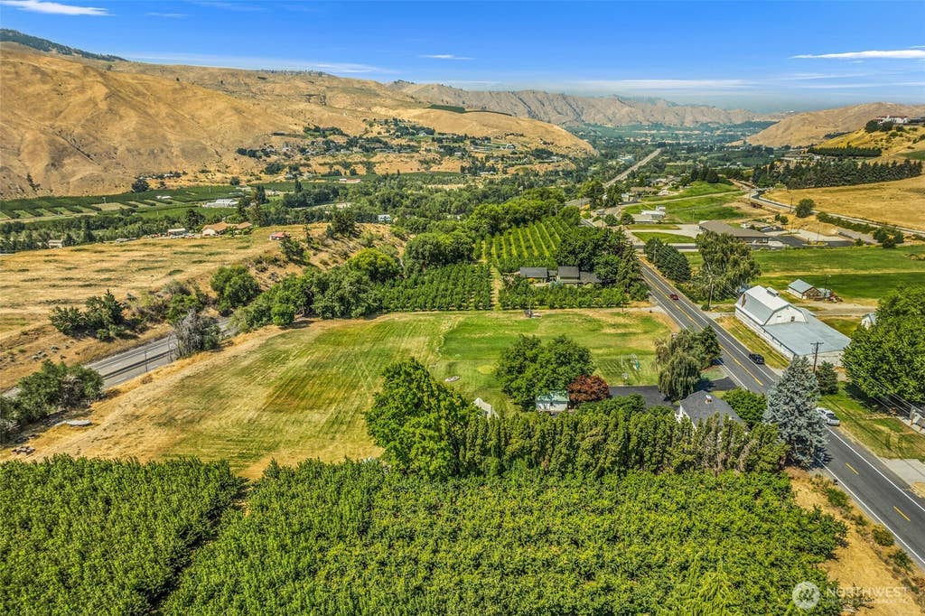 Photo of 1105 Easy Street, Wenatchee, WA 98801 (MLS # 2551669)