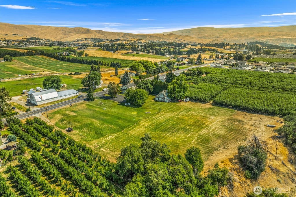 Photo of 1105 Easy Street, Wenatchee, WA 98801 (MLS # 2551669)