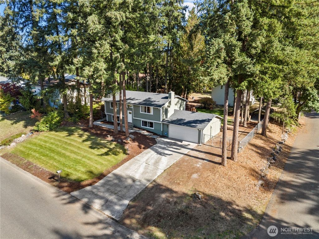 Photo of 2303 cherokee Boulevard, Puyallup, WA 98374 (MLS # 2443560)