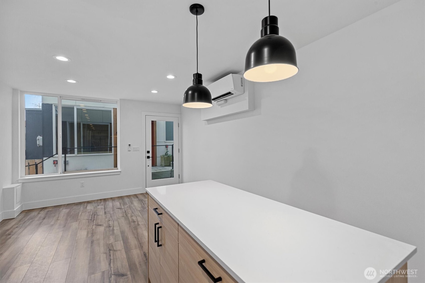 909 Hiawatha Place S A