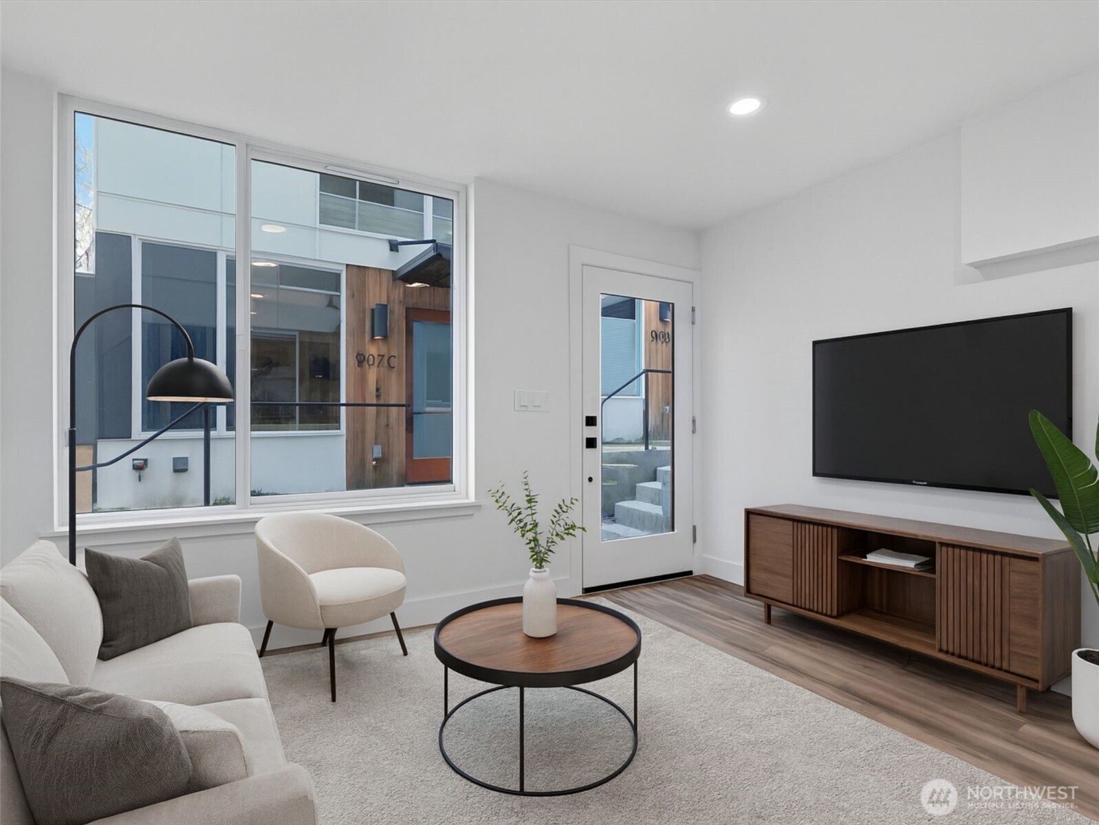 909 Hiawatha Place S A