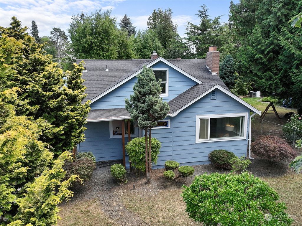 Photo of 14232 28th ave s Ave, SeaTac, WA 98168 (MLS # 2270850)