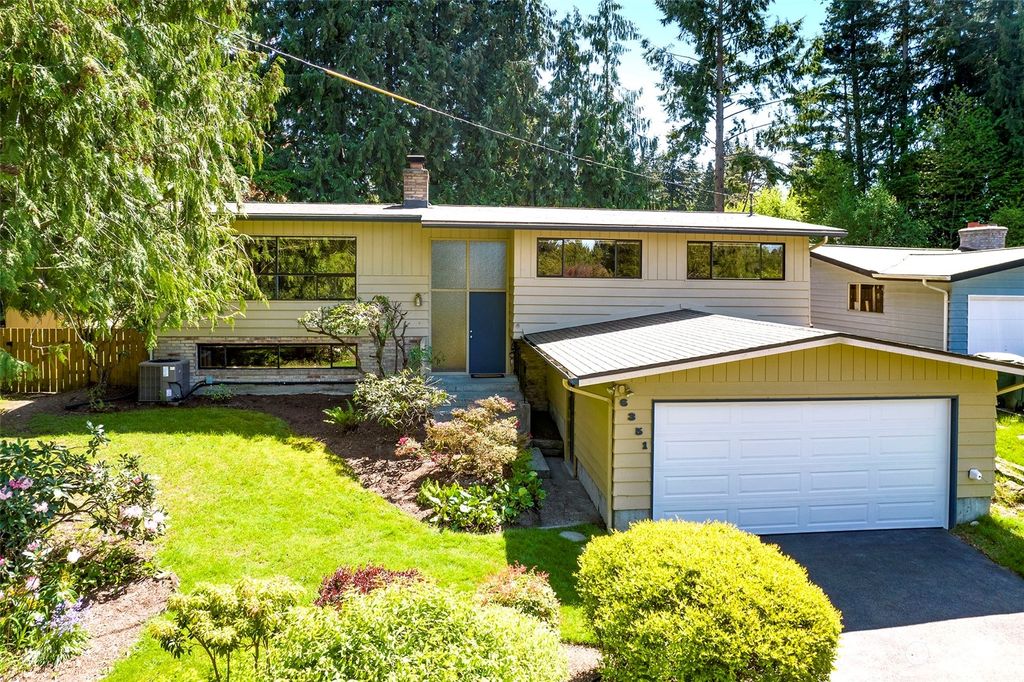 Photo of 6351 NE Arrowhead Drive, Kenmore, WA 98028 (MLS # 2062699)