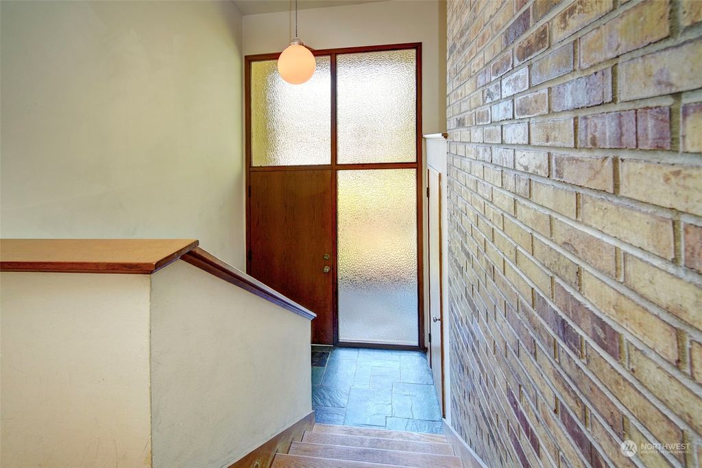 Photo of 6351 NE Arrowhead Drive, Kenmore, WA 98028 (MLS # 2062699)