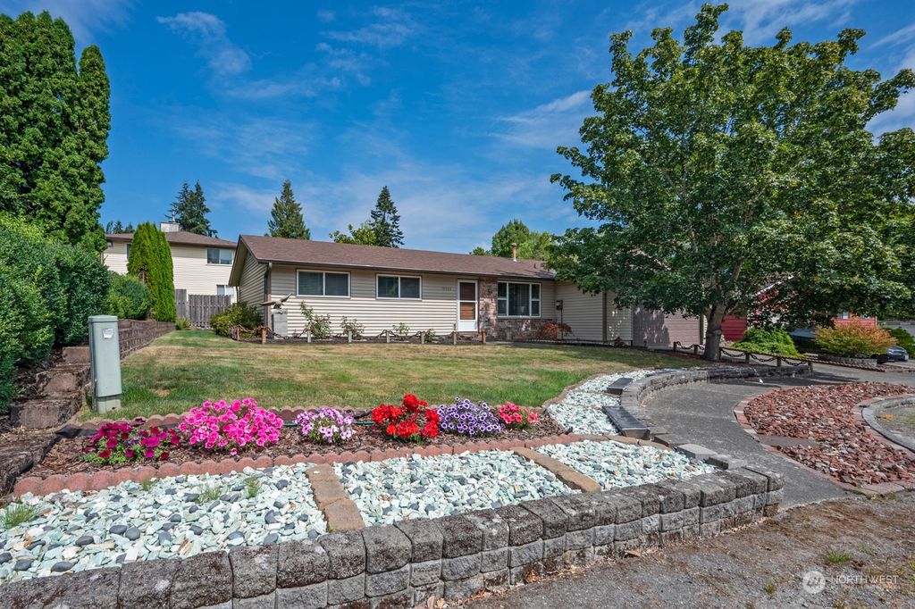 Photo of 10723 28th Avenue NE, Seattle, WA 98125 (MLS # 2278816)