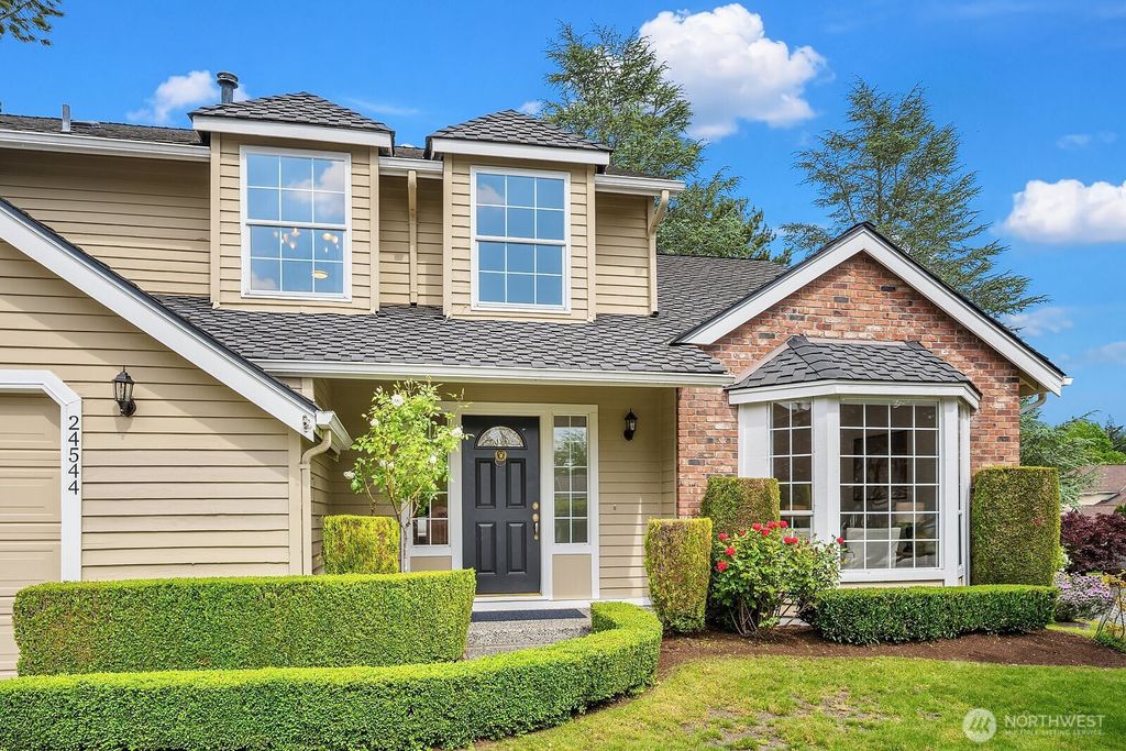 Photo of 24544 SE 43rd Place, Sammamish, WA 98029 (MLS # 2526821)