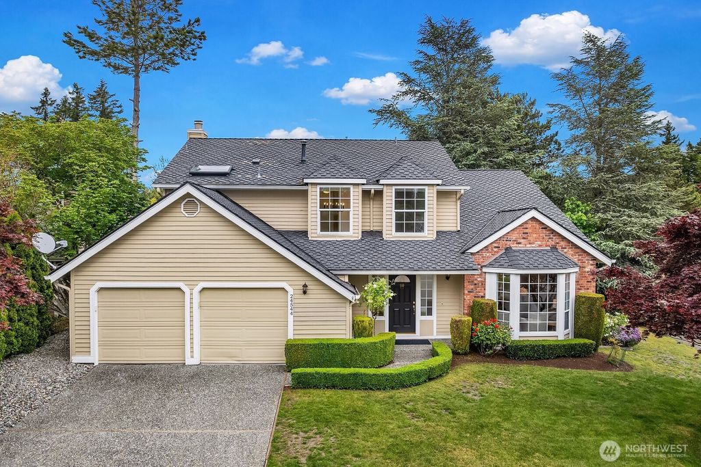 Photo of 24544 SE 43rd Place, Sammamish, WA 98029 (MLS # 2526821)