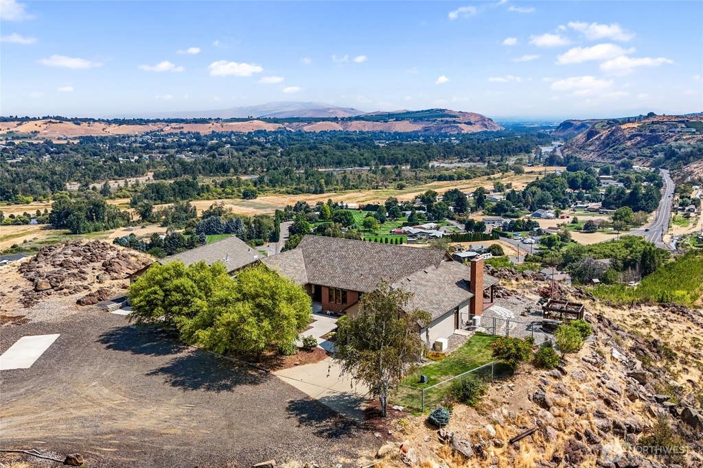 Photo of 290 Trails End Lane, Yakima, WA 98903 (MLS # 2571442)