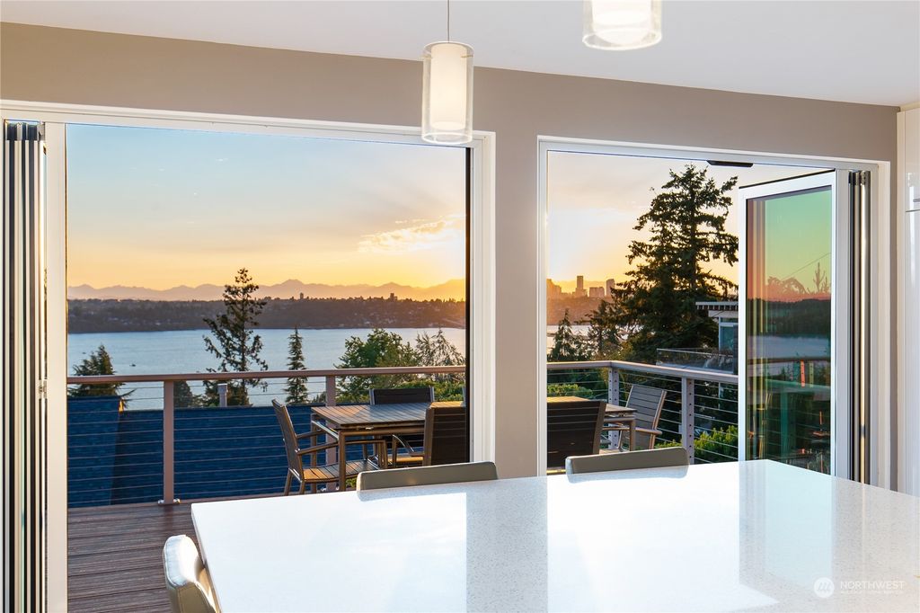 Photo of 7007 SE 32nd Street, Mercer Island, WA 98040 (MLS # 1998020)