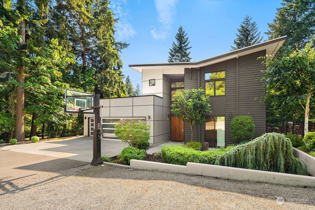 Photo of 8620 SE 46th Street, Mercer Island, WA 98040 (MLS # 2129760)