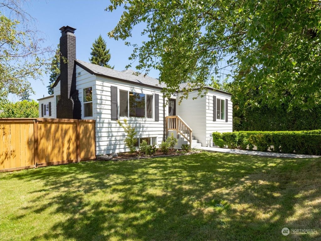 Photo of 2206 S 128th Street, Burien, WA 98168 (MLS # 2279915)