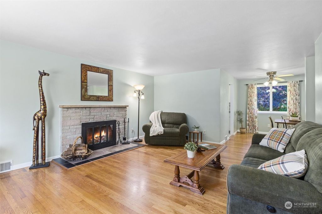 Photo of 17910 1st Avenue NE, Shoreline, WA 98155 (MLS # 2173472)