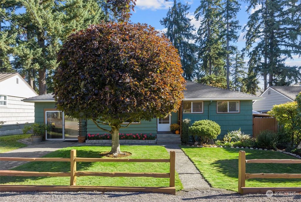 Photo of 17910 1st Avenue NE, Shoreline, WA 98155 (MLS # 2173472)