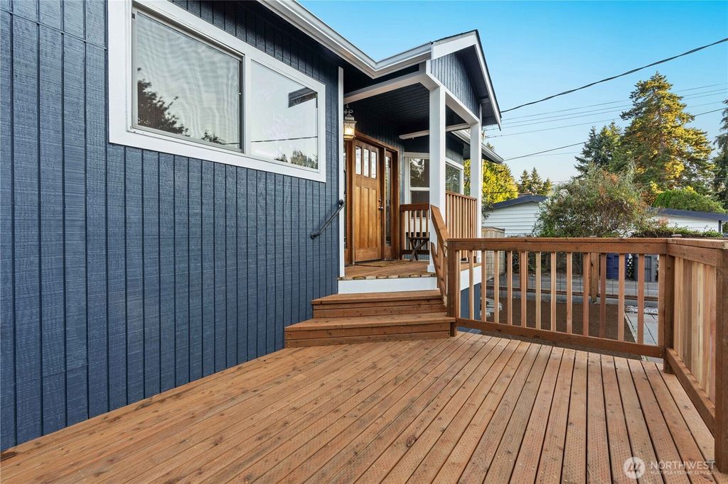 Photo of 11086 25th Avenue SW, Seattle, WA 98146 (MLS # 2417460)