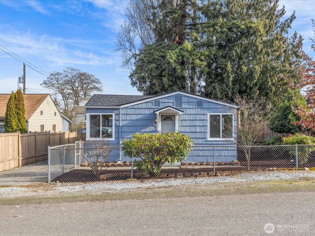 Photo of 13332 34th Avenue S, Tukwila, WA 98168 (MLS # 2463811)