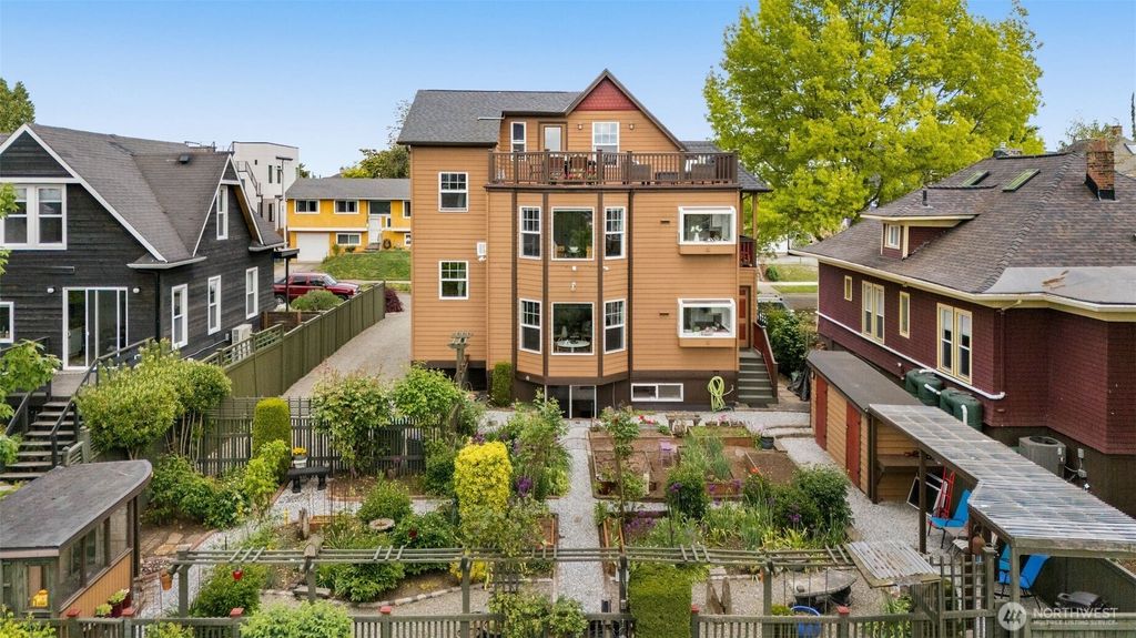 Photo of 137 28th Avenue, Seattle, WA 98122 (MLS # 2326976)