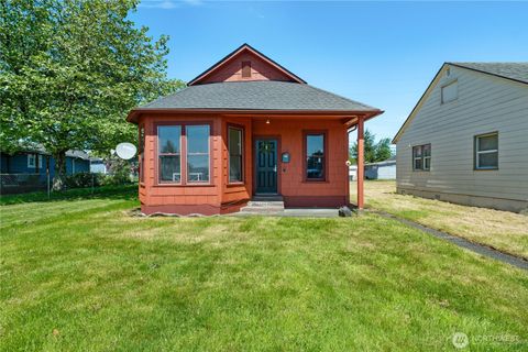 Photo of 1008 W Wishkah Street, Aberdeen, WA 98520 (MLS # 2525376)
