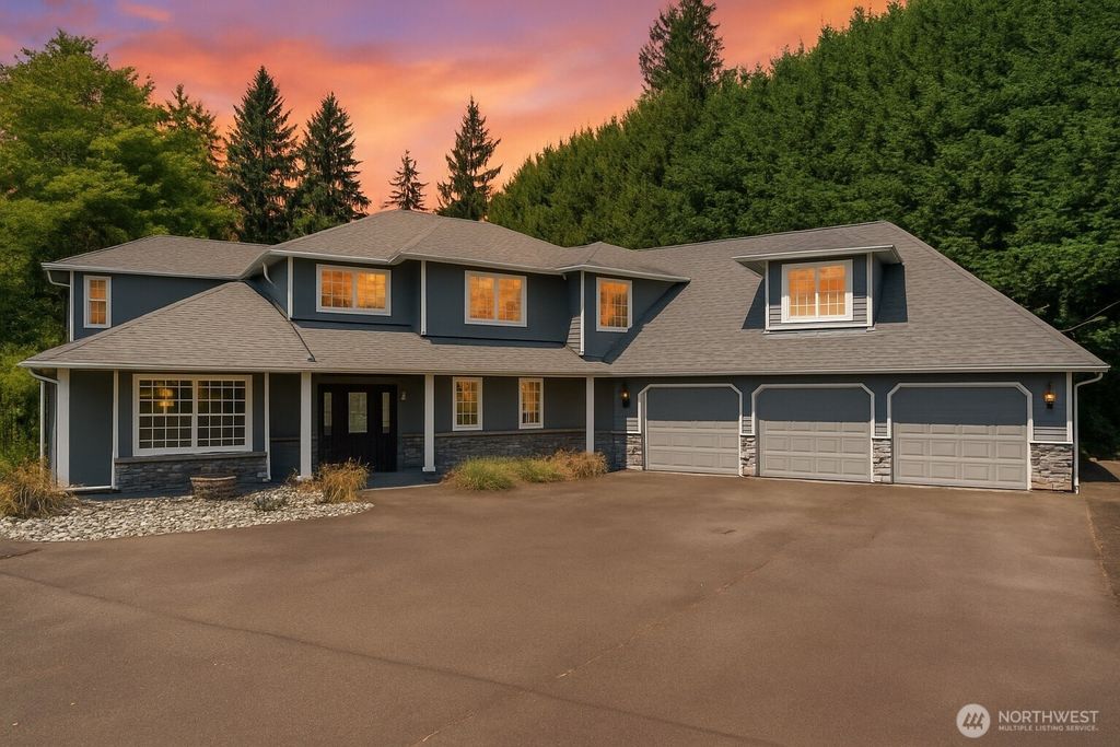 Photo of 16710 Snohomish Avenue, Snohomish, WA 98296 (MLS # 2382238)
