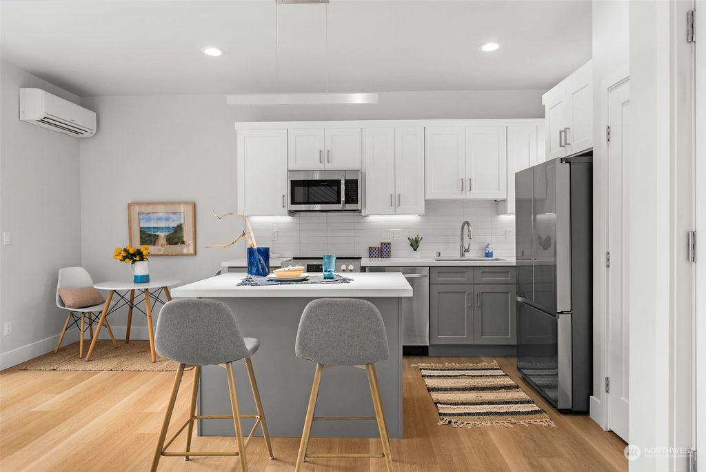 Photo of 6730 18th Avenue SW #B, Seattle, WA 98106 (MLS # 2286717)