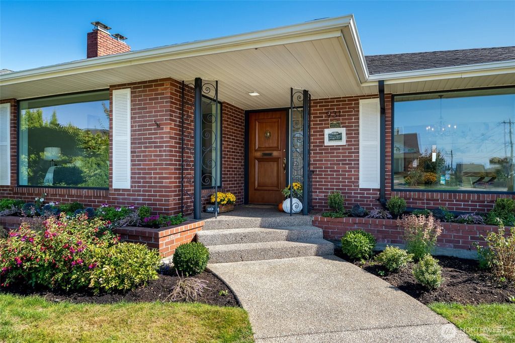 Photo of 931 Hoyt Avenue, Everett, WA 98201 (MLS # 2433004)