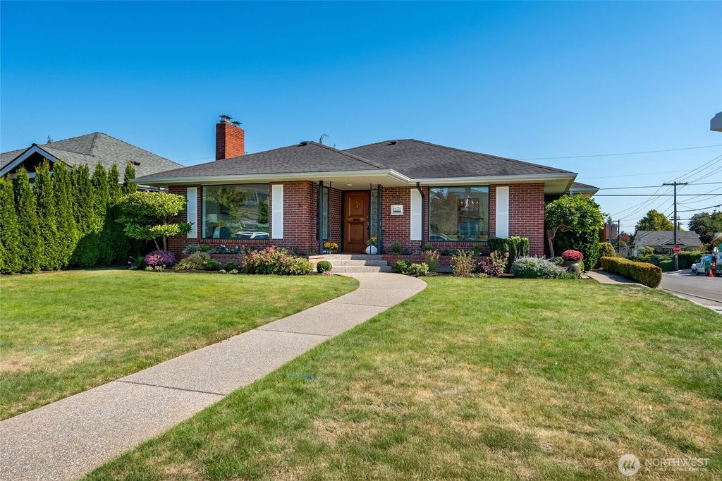 Photo of 931 Hoyt Avenue, Everett, WA 98201 (MLS # 2433004)
