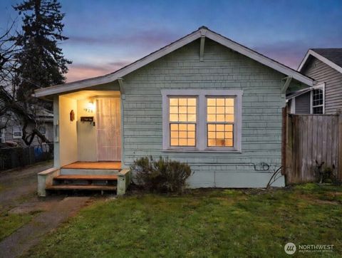 Photo of 1929 11th Street, Bremerton, WA 98337 (MLS # 2470680)