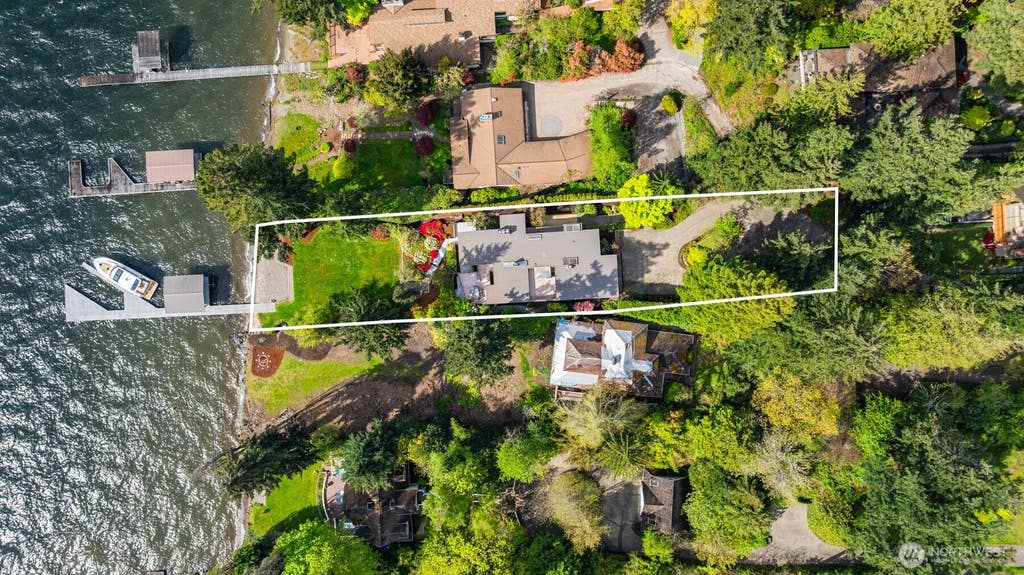 Photo of 3403 Evergreen Point Road, Medina, WA 98039 (MLS # 2574894)