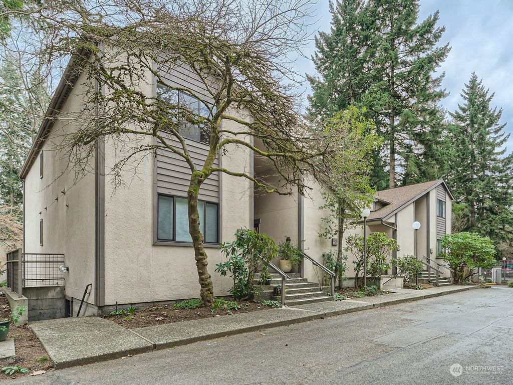 Photo of 1522 NE 140th Street #C-5, Seattle, WA 98125 (MLS # 2040637)