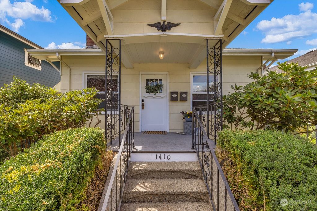Photo of 1410 Hoyt Avenue, Everett, WA 98201 (MLS # 2269638)