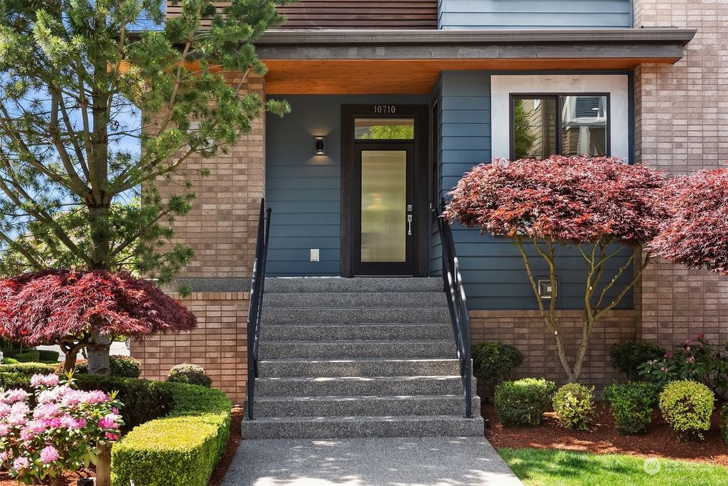 Photo of 10710 NE 65th Lane #24, Kirkland, WA 98033 (MLS # 2249069)