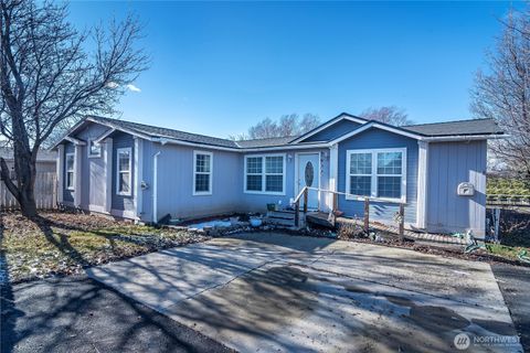 Photo of 1123 Rainier Dr, Kittitas, WA 98926 (MLS # 2482068)