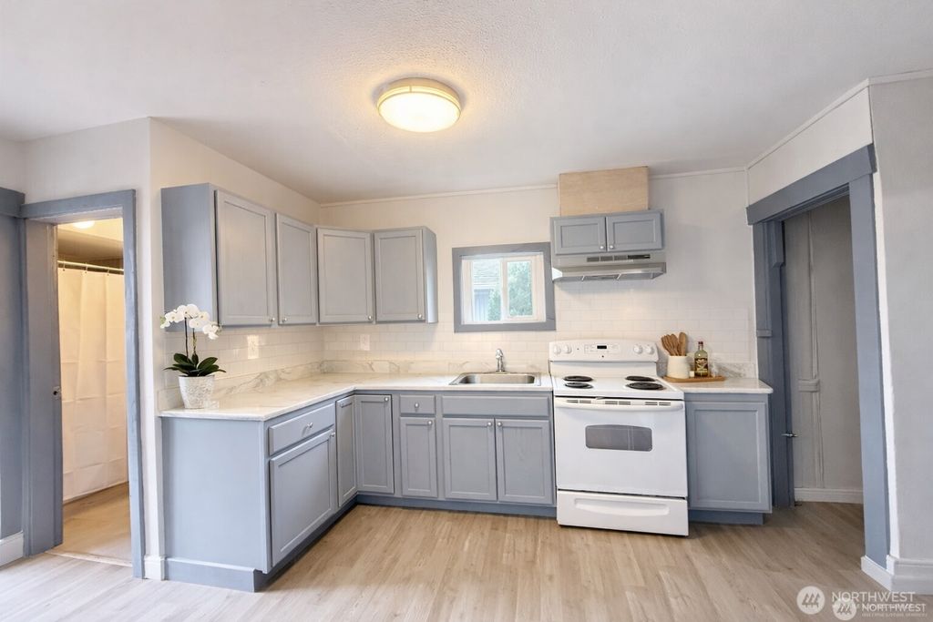 Photo of 328 330 S Division Street, Auburn, WA 98001 (MLS # 2476877)