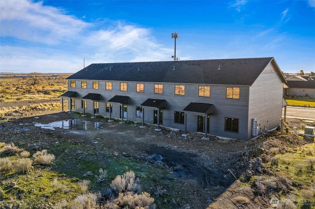 Photo of 1311 2nd Ave NE Ave, Ephrata, WA 98823 (MLS # 2485498)