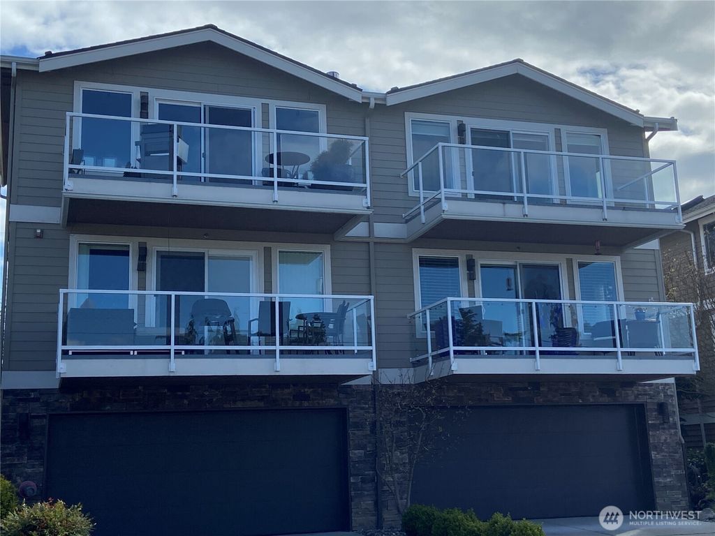Photo of 620 Glen Street #301, Edmonds, WA 98020 (MLS # 2357369)
