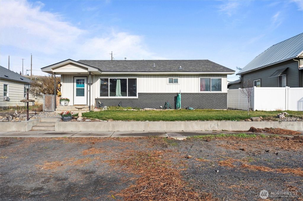 Photo of 312 W 3rd Street, Lind, WA 99341 (MLS # 2466561)