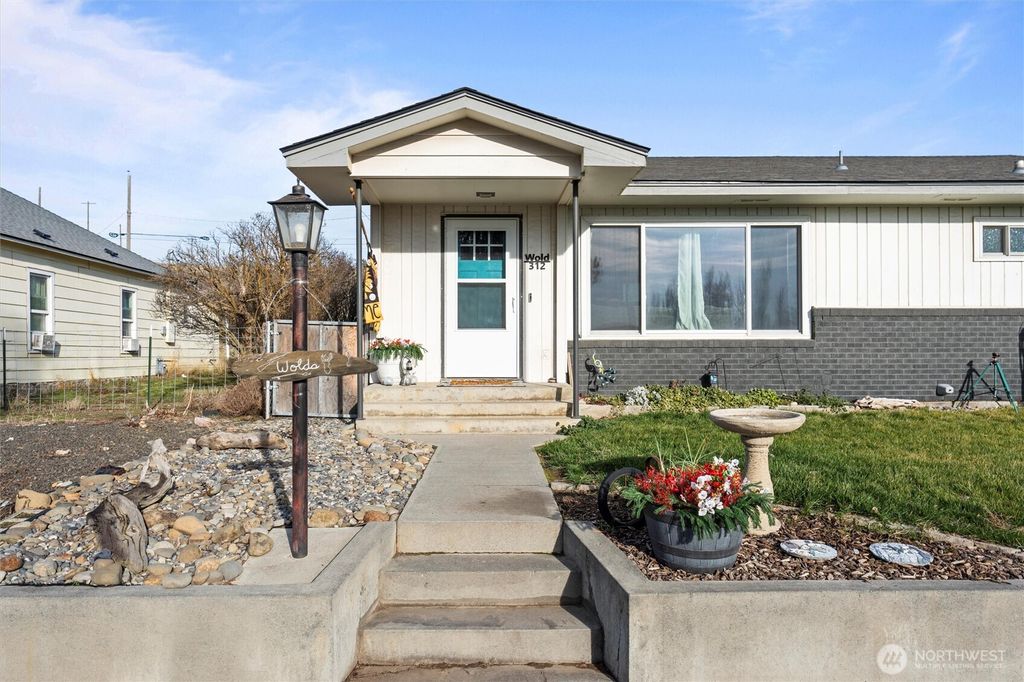 Photo of 312 W 3rd Street, Lind, WA 99341 (MLS # 2466561)