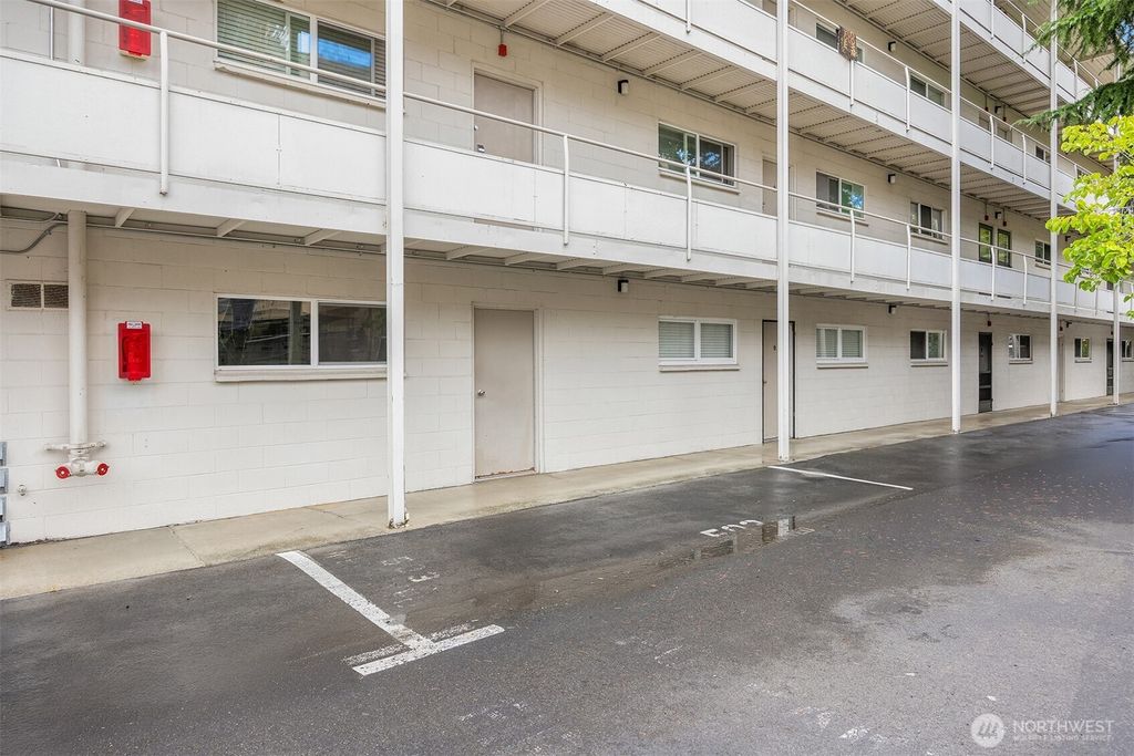 Photo of 201 2nd Street S #103, Kirkland, WA 98033 (MLS # 2469385)