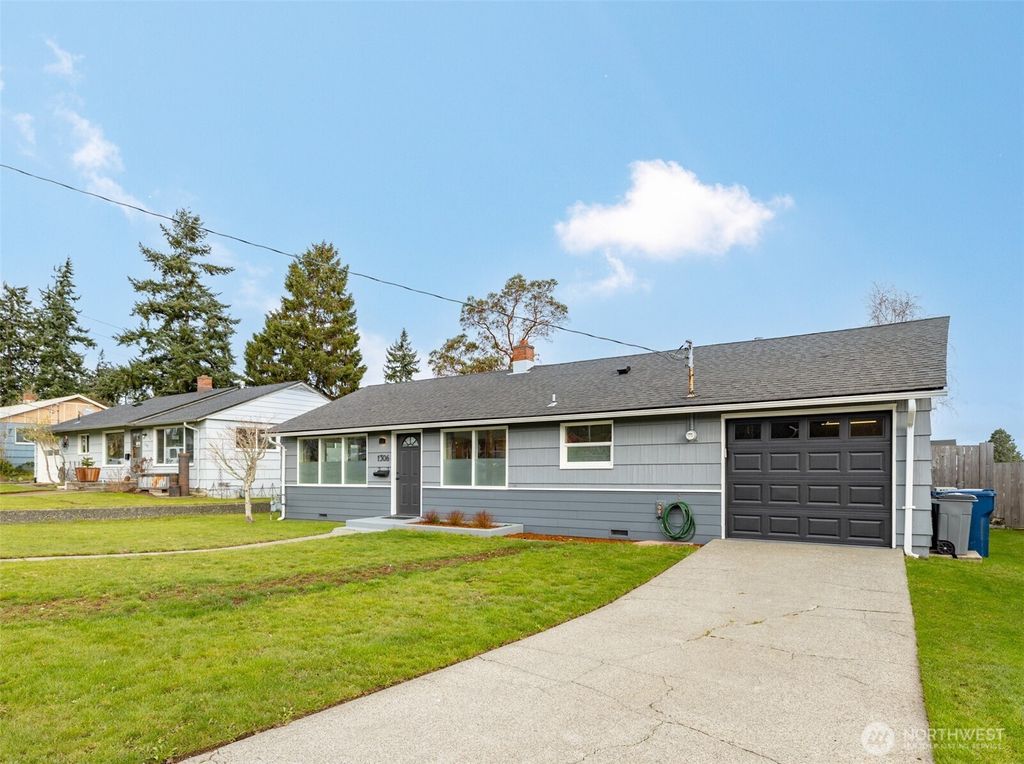 Photo of 1306 Broadview Ave, Anacortes, WA 98221 (MLS # 2490601)