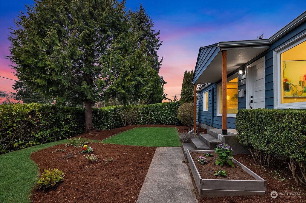 Photo of 334 NE 158th Street, Shoreline, WA 98155 (MLS # 2050466)