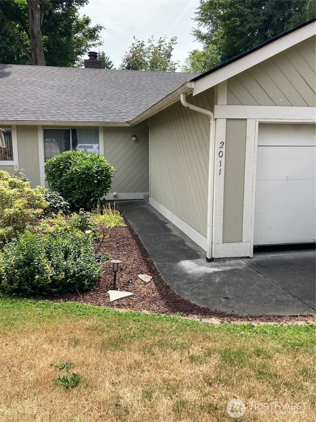 Photo of 2011 SW 307th Street #1-B, Federal Way, WA 98023 (MLS # 2401559)
