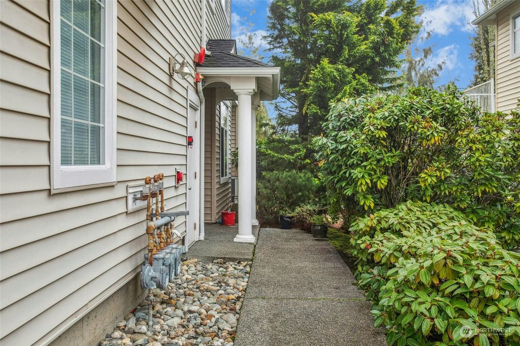 Photo of 1855 Trossachs Boulevard SE #102, Sammamish, WA 98075 (MLS # 2322019)