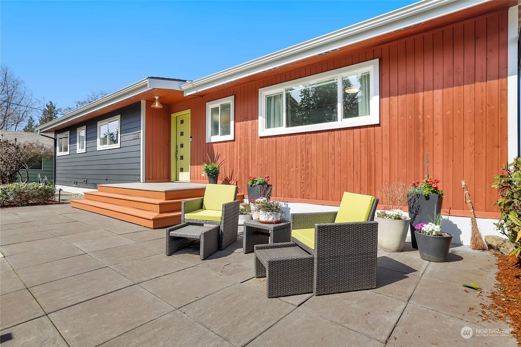 Photo of 16618 SE 45th Street, Bellevue, WA 98006 (MLS # 2222839)