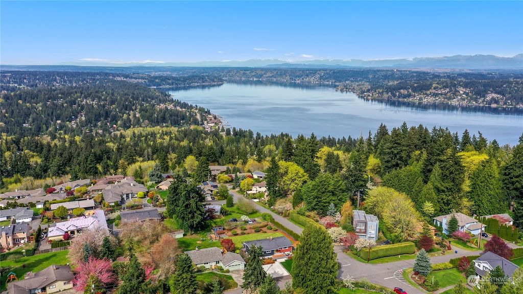 Photo of 16618 SE 45th Street, Bellevue, WA 98006 (MLS # 2222839)