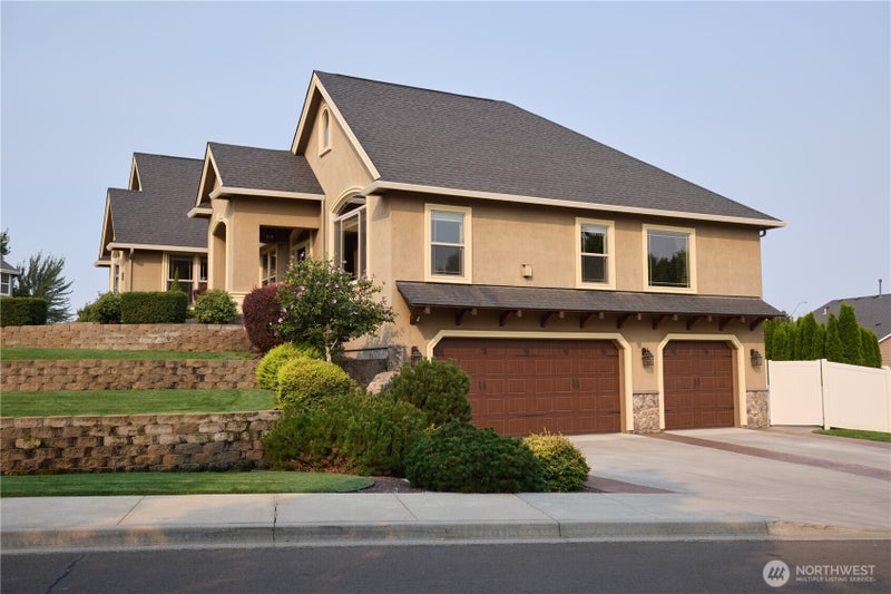 404 Coyote Ridge Dr