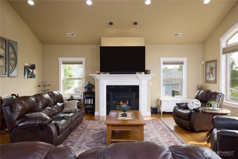 404 Coyote Ridge Dr