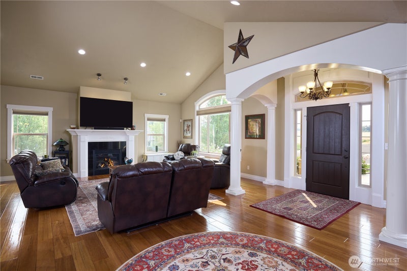 404 Coyote Ridge Dr