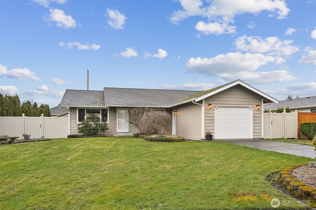 Photo of 425 Rosewood Drive, Buckley, WA 98321 (MLS # 2487948)
