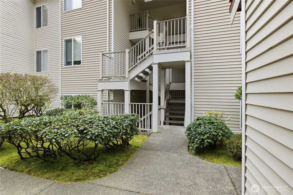 Photo of 23009 Lakeview Drive #B103, Mountlake Terrace, WA 98043 (MLS # 2511848)