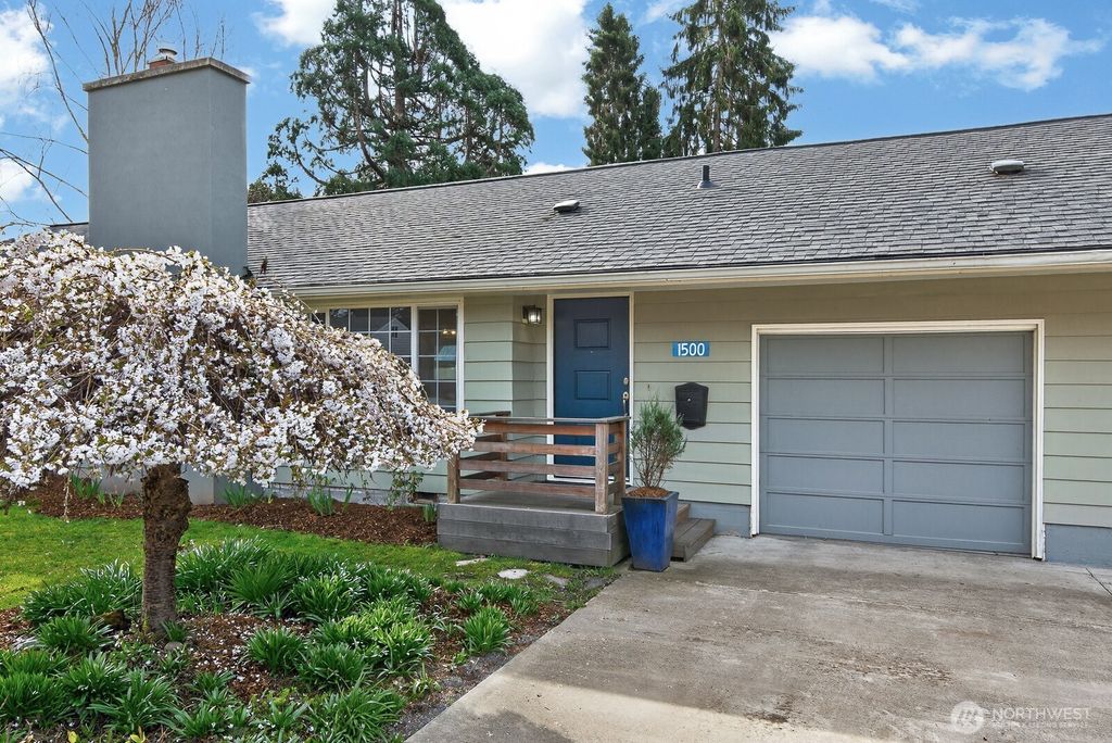 Photo of 1500 E Fairhaven Avenue, Burlington, WA 98233 (MLS # 2495921)
